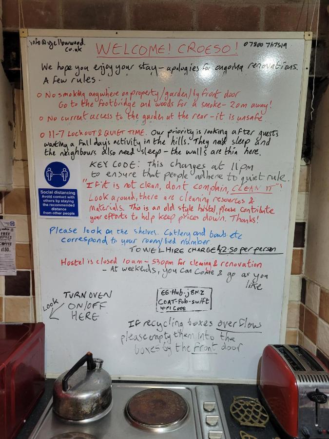 'Yellow Wood Micro Hostel-Eco Urban Bothy Style Very Basic But Cosy Redecorating But Cheap & Friendly Quiet Time Lockout 11Pm-7Am Bring Towel Or Hire Brecon Eksteriør bilde