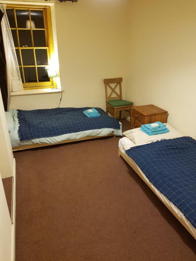 'Yellow Wood Micro Hostel-Eco Urban Bothy Style Very Basic But Cosy Redecorating But Cheap & Friendly Quiet Time Lockout 11Pm-7Am Bring Towel Or Hire Brecon Eksteriør bilde