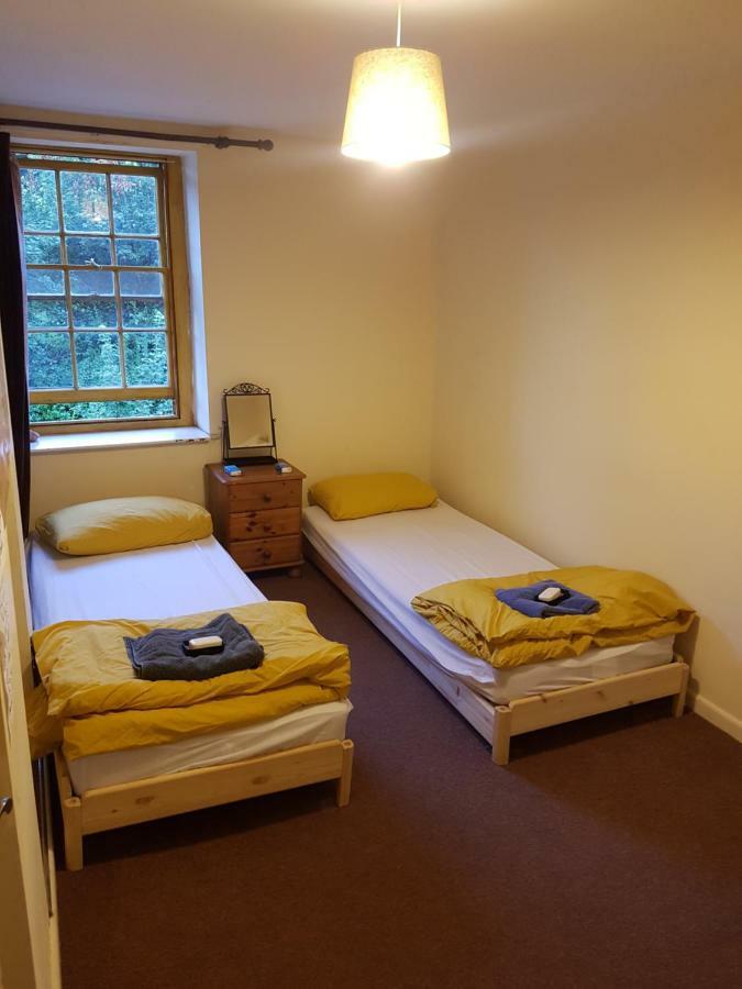 'Yellow Wood Micro Hostel-Eco Urban Bothy Style Very Basic But Cosy Redecorating But Cheap & Friendly Quiet Time Lockout 11Pm-7Am Bring Towel Or Hire Brecon Eksteriør bilde