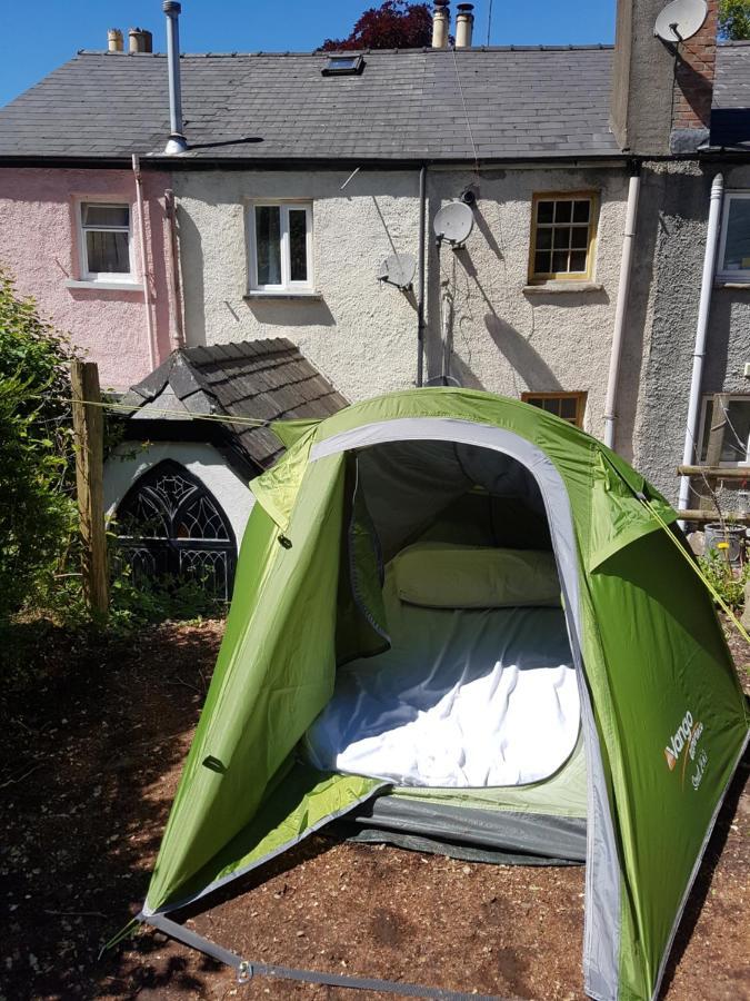'Yellow Wood Micro Hostel-Eco Urban Bothy Style Very Basic But Cosy Redecorating But Cheap & Friendly Quiet Time Lockout 11Pm-7Am Bring Towel Or Hire Brecon Eksteriør bilde